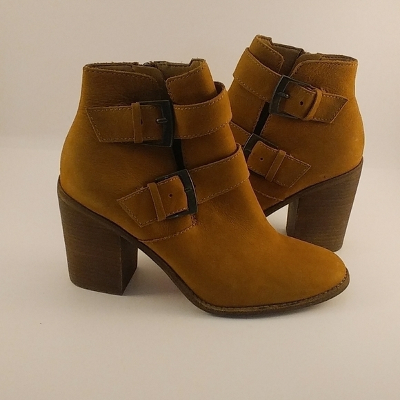 Steve Madden Shoes - Steve Madden Women's Brown Leather Ankle Zip Boots Size 9.5 stacked Block Heels.
